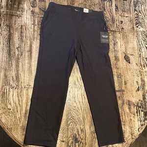 Vera Wang black capris - NWT